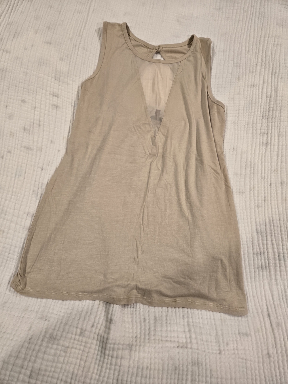 BKE Red  Women's Sleeveless V-Neck Top in Beige